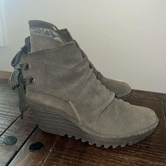 Fly London Women 38 US 7.5-8 Yama Wedge Platform Bootie Green Suede Lace Up Boot - Picture 2 of 12